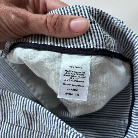 Talbots Women's Size 6 Blue White Striped Seersucker The Perfect Shorts 10 Inch - Picture 5 of 9